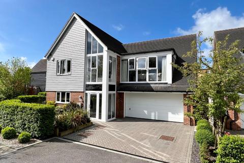 16 Campion Close, Ashford, TN25 4FD