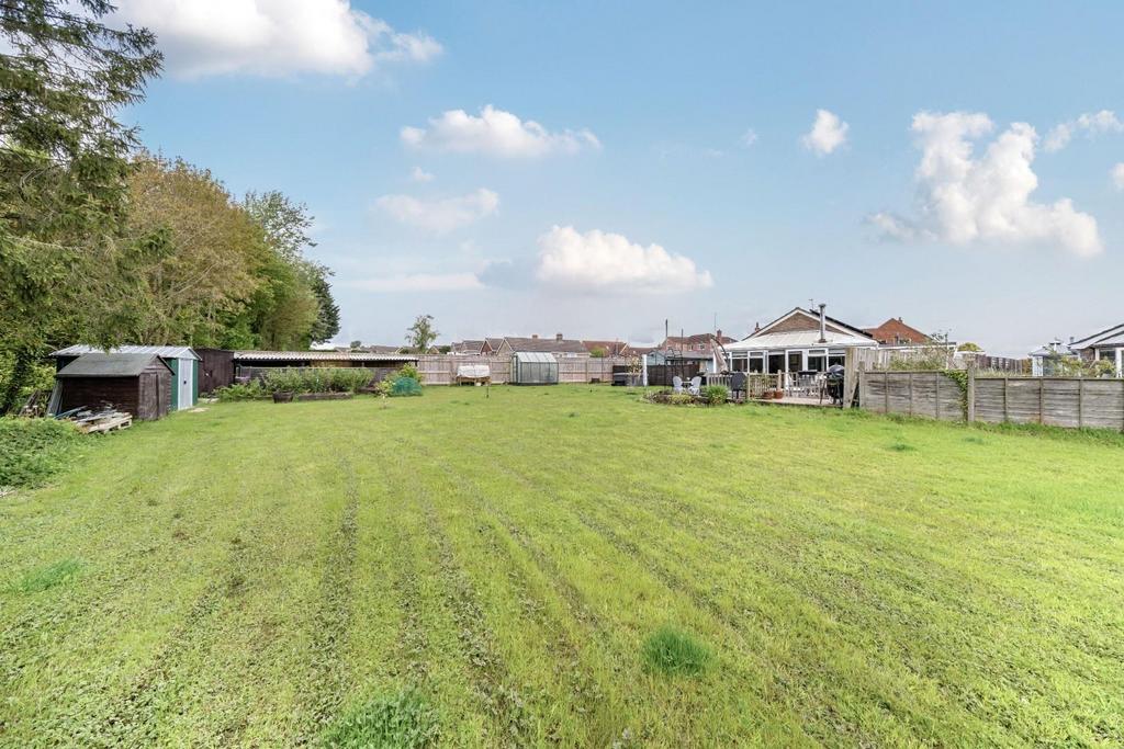 Station Road, Halton Holegate, Spilsby 3 bed detached bungalow £300,000