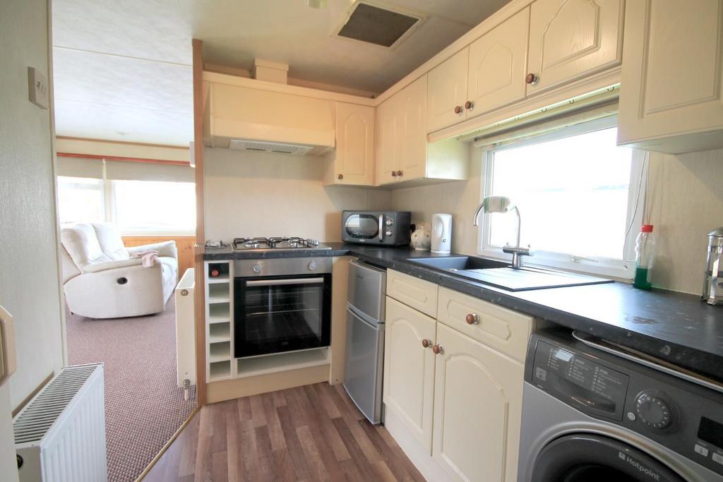 Shaws Trailer Park, Knaresborough Road, Harrogate, HG2 7NQ 2 bed park