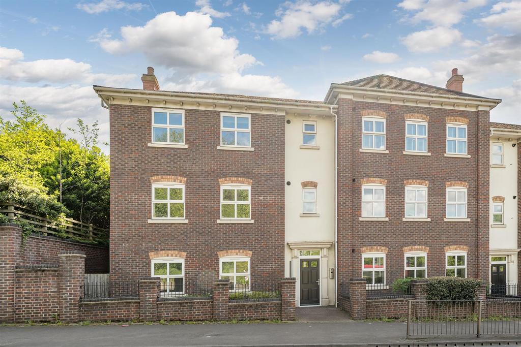 High Street, Wordsley, DY8 5SD 2 bed apartment £164,950