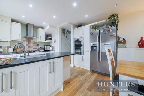 36 Cheam Common Road, Worcester Park, KT4 8RW