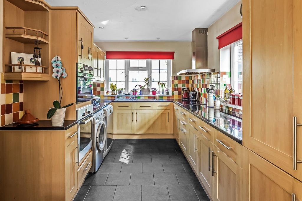 Marsh Green Road, Marsh Green, Edenbridge, TN8 5 bed detached house for