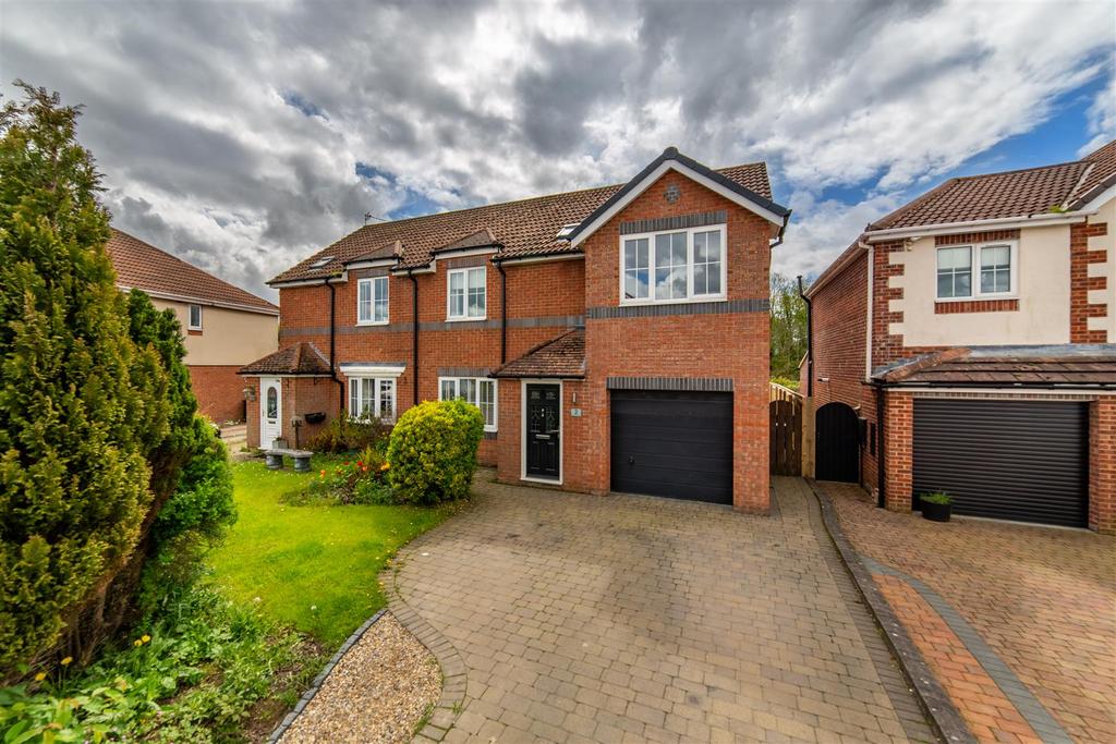 Thirlmere Close, Killingworth, Newcastle Upon Tyne 4 bed semidetached house for sale £300,000