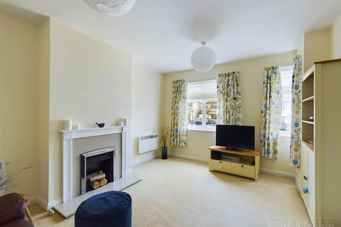 40 Benhurst Gardens, South Croydon, CR2 8NS