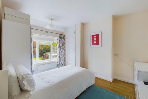 40 Benhurst Gardens, South Croydon, CR2 8NS