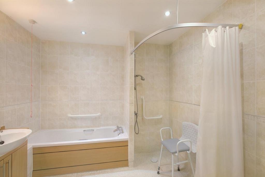 8548474-interior13 (Medium).JPG
