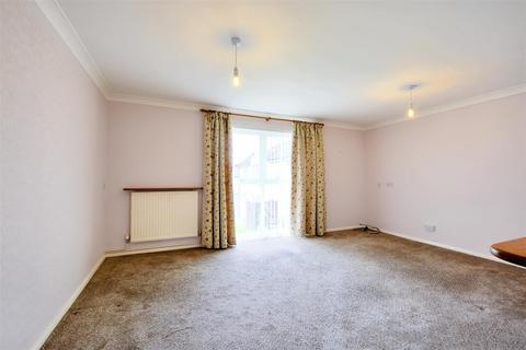 2 bedroom flat for sale, The Cedars, Nottingham