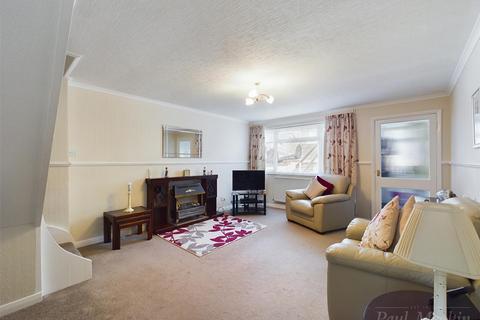 3 Curlew Close, South Croydon, CR2 8QT