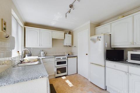 3 Curlew Close, South Croydon, CR2 8QT