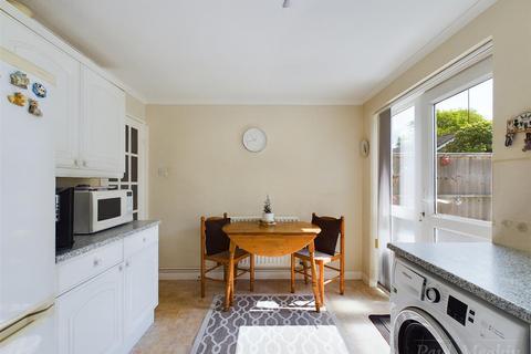 3 Curlew Close, South Croydon, CR2 8QT