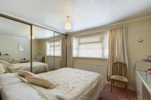 3 Curlew Close, South Croydon, CR2 8QT