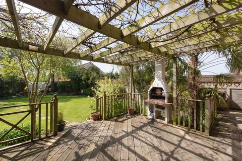4 bedroom detached house for sale - Hazlemere Road, Seasalter, Whitstable