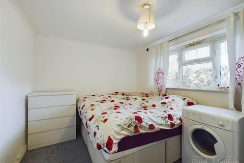 289 Dunsfold Way, New Addington, Croydon, CR0 0TS