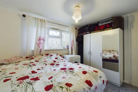 289 Dunsfold Way, New Addington, Croydon, CR0 0TS
