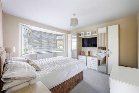 79 Ewell By Pass, Epsom, KT17 2PY