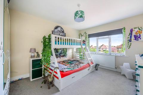 79 Ewell By Pass, Epsom, KT17 2PY
