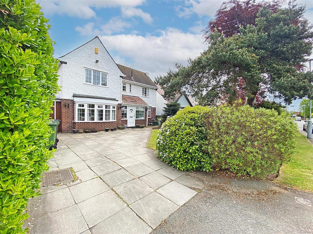 Paradise Lane, Formby, Liverpool 4 bed detached house £590,000