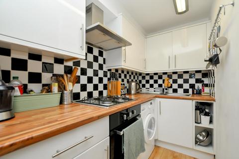 2 bedroom flat for sale, Windus Road, London