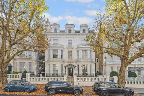 4 bedroom apartment to rent, Holland Park, W11