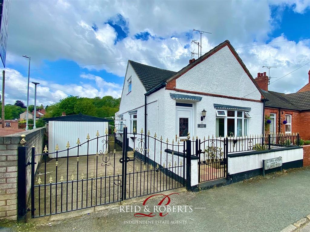 Victoria Avenue, Johnstown, Wrexham 2 bed semidetached bungalow for