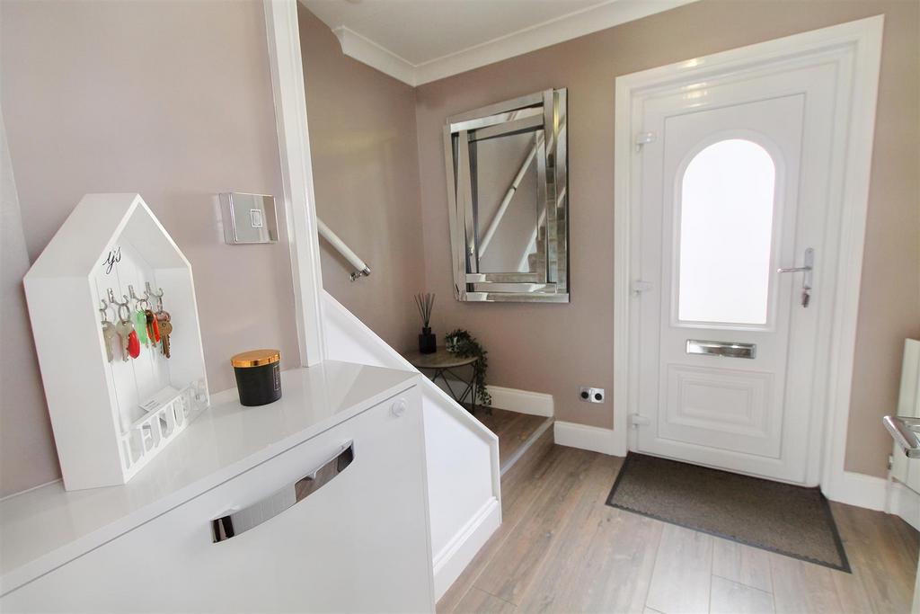 Langholm Crescent, Wishaw 2 bed semidetached house £123,500