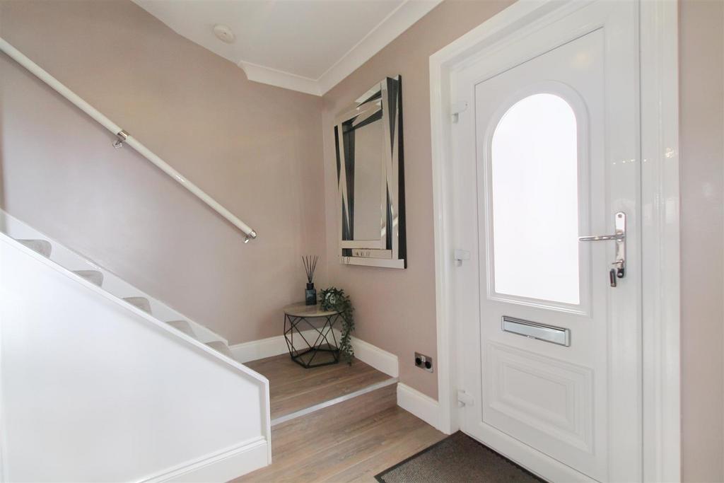 Langholm Crescent, Wishaw 2 bed semidetached house £123,500