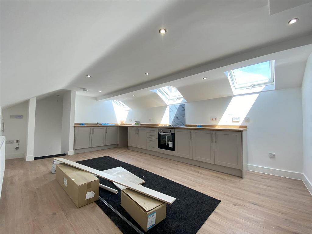 c Cherry Orchard, Kidderminster... 1 bed flat £650 pcm (£150 pw)
