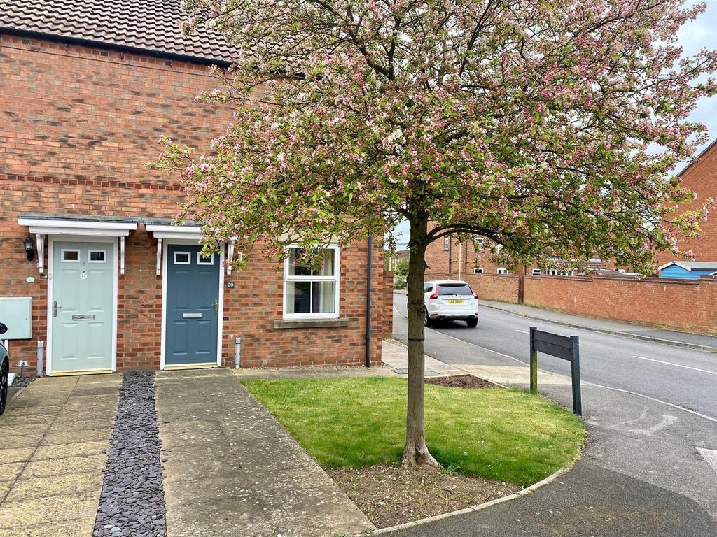 Centurion Way, Crossgates, Scarborough 2 bed semidetached house £750 pcm (£173 pw)