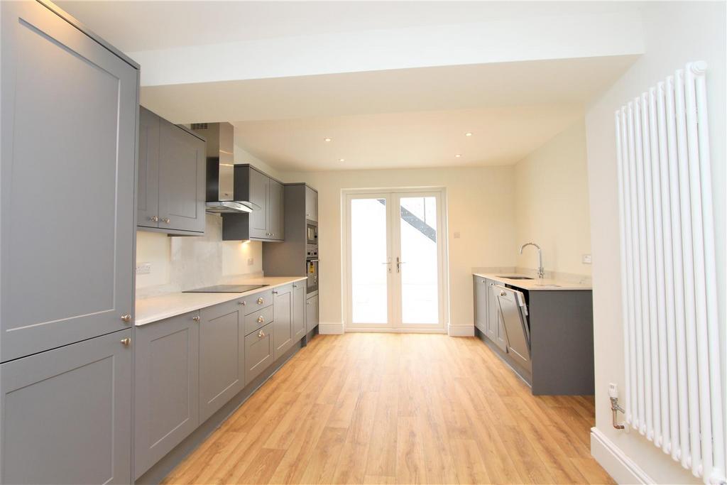 The Shallows, Saltford, Bristol, BS31... 4 bed terraced house £2,175