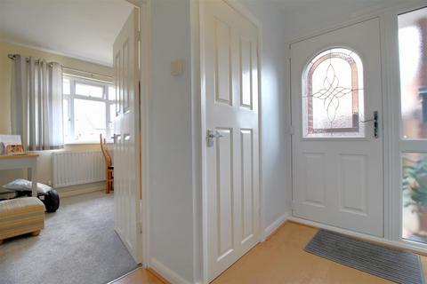 2 bedroom semi-detached bungalow for sale - Manor Park, Longlevens, Gloucester