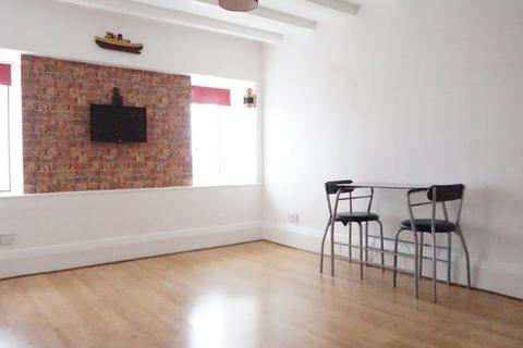 Studio to rent - 9A Pease Court, High Street, Hull, HU1 1NG