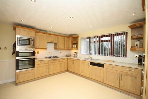 4 bedroom detached house to rent, Abbey Close, Bowdon