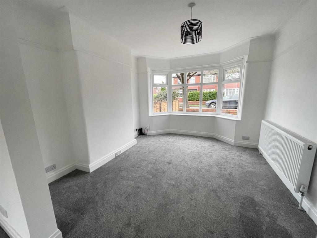 Vaudrey Drive, Timperley 3 bed semidetached house £1,550 pcm (£358 pw)