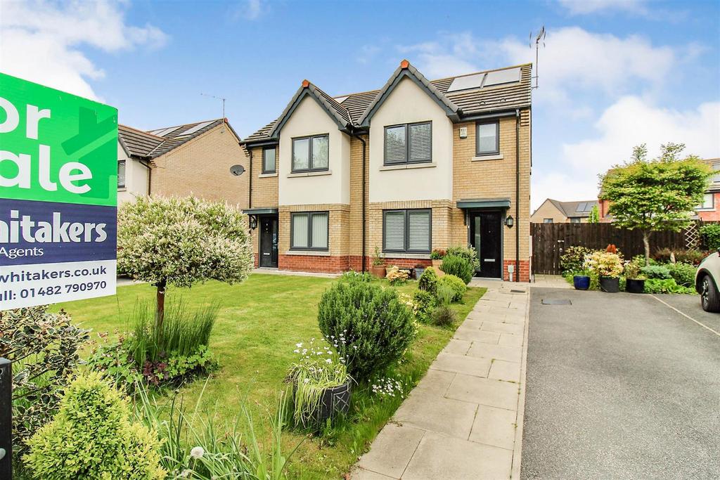 Bellfield Avenue, Hull 3 bed semidetached house for sale £159,995