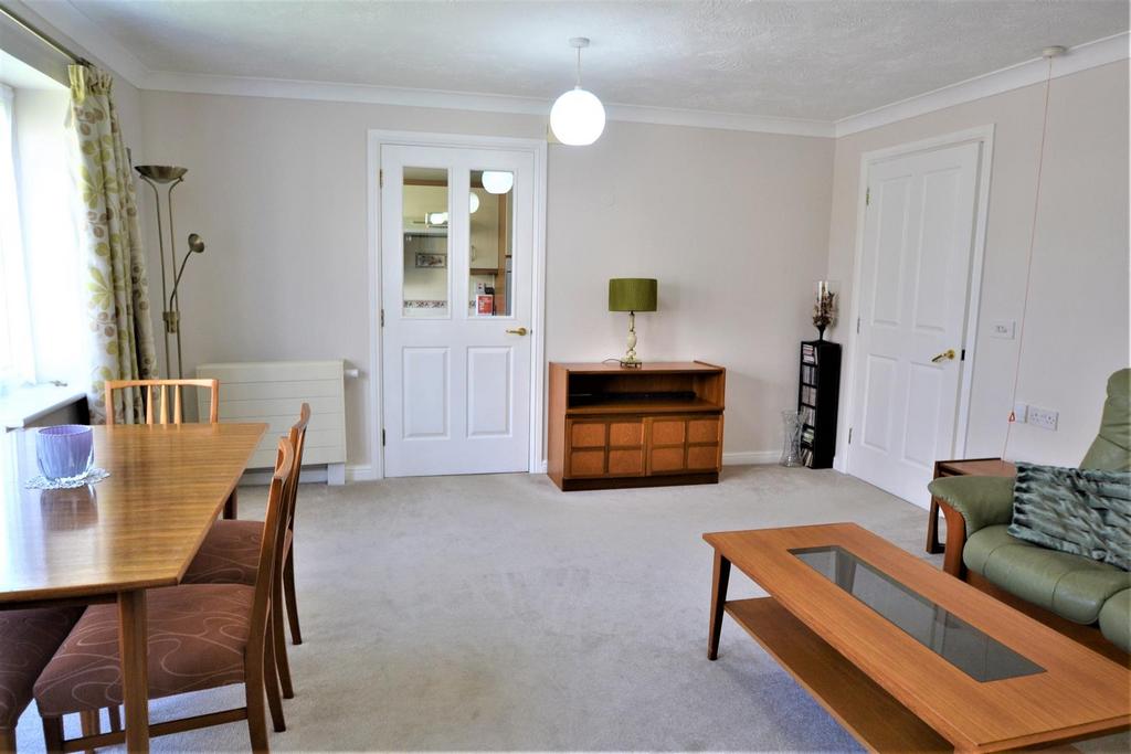 Living room 2 .JPG