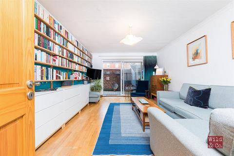 14 Harleston Close, London, E5 9NH