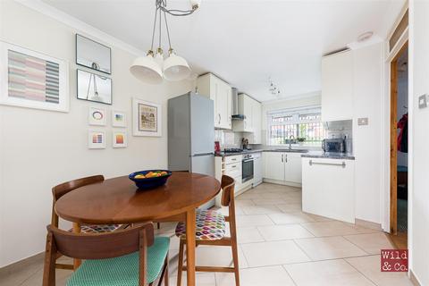 14 Harleston Close, London, E5 9NH
