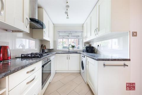 14 Harleston Close, London, E5 9NH