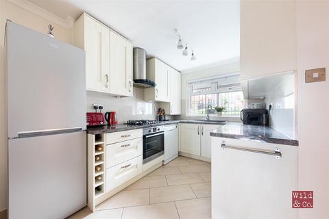 14 Harleston Close, London, E5 9NH
