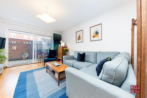 14 Harleston Close, London, E5 9NH