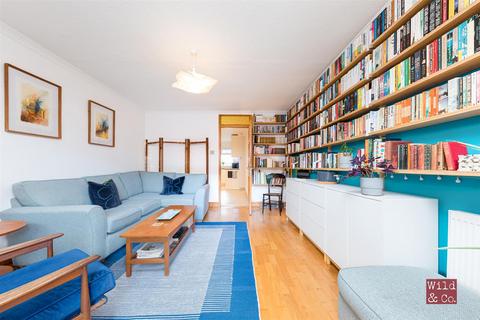 14 Harleston Close, London, E5 9NH