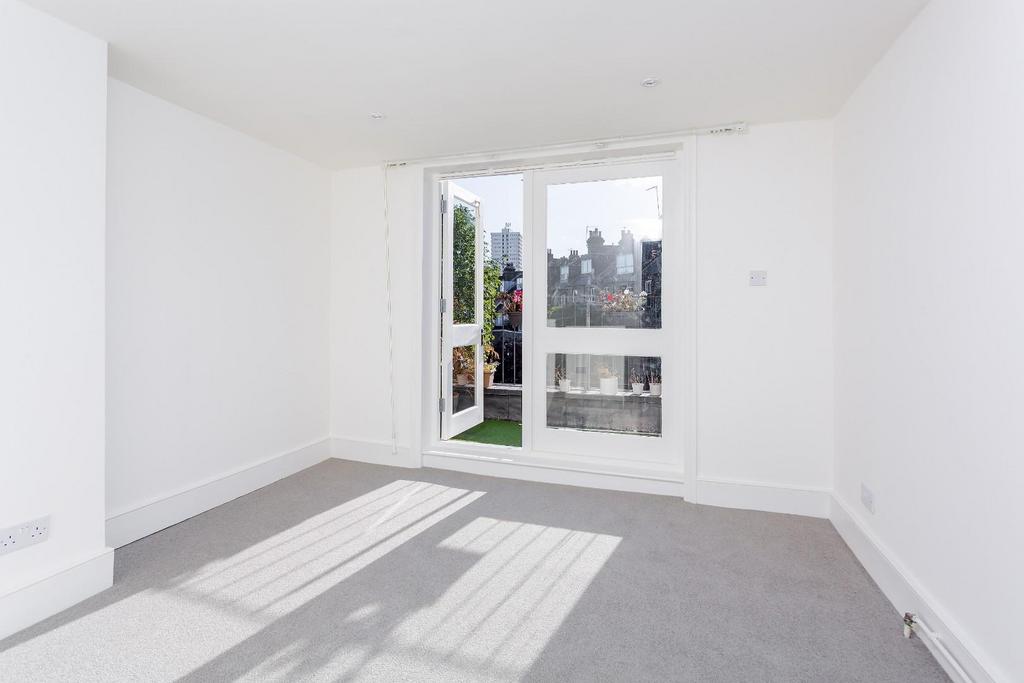 Savernake Road, South end Green NW3 2 bed flat to rent £2,275 pcm (£