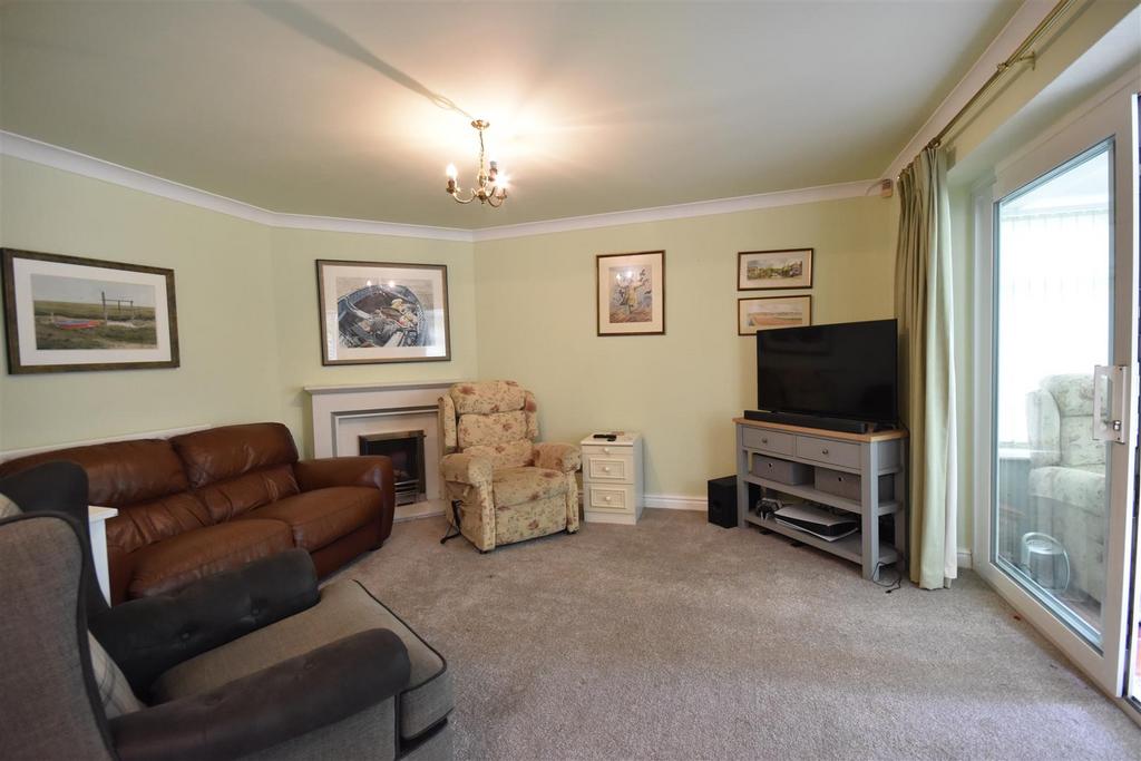 Cottage Lane, Collingham, Newark 3 bed detached house for sale £389,950