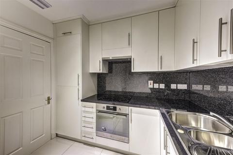 2 bedroom apartment to rent, Somerset Court, London W8