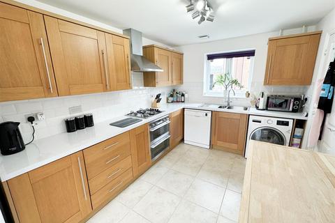 4 bedroom semi-detached house for sale - Tiree Court, Bletchley, Milton Keynes