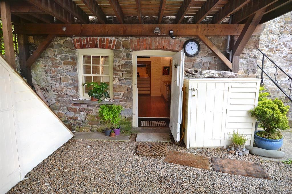Dark Street, Haverfordwest 3 bed terraced house £220,000