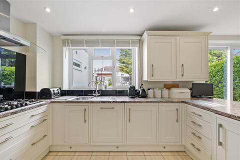 28 Tylers Gate, Harrow, HA3 9XH