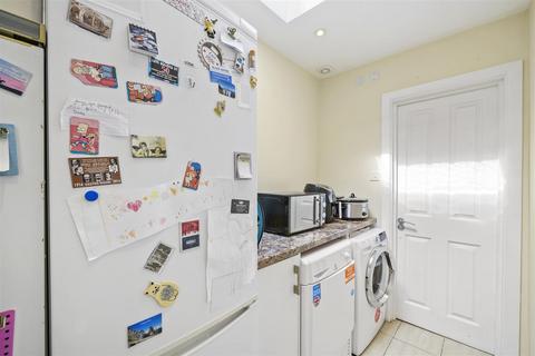 28 Tylers Gate, Harrow, HA3 9XH