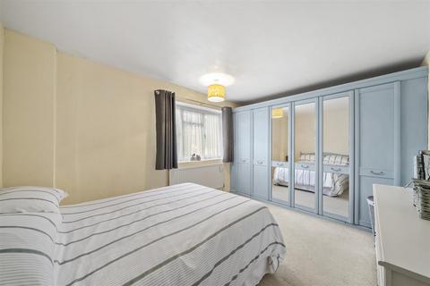 28 Tylers Gate, Harrow, HA3 9XH