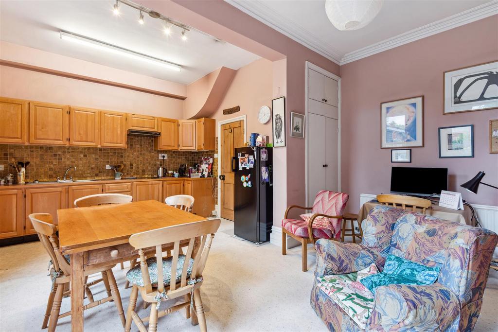 25 Harvard Road W4 4 EA-13.jpg